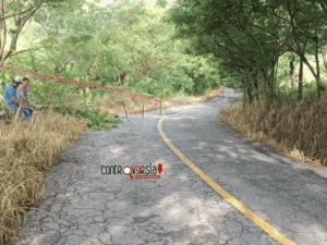 Protección Civil atiende reblandecimiento de tierra en carretera 182